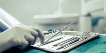 dentists-choose-equipment-table