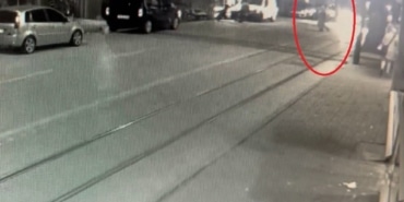 (ÖZEL) 13 GÜNDE 2 KAZA 2 ÖLÜM...CAMİDEN ÇIKAN ADAM OTOMOBİLİN ÇARPMASIYLA HAYATINI KAYBETTİ NAMAZDAN ÇIKTI OTOMOBİLİN ÇARPMASIYLA BÖYLE SAVRULDU, YAŞLI ADAM KALDIRILDIĞI HASTANEDE HAYATINI KAYBETTİ