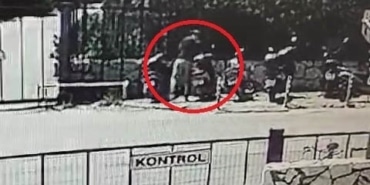 MOTOSİKLET HIRSIZLIĞI GÜVENLİK KAMERASINDA