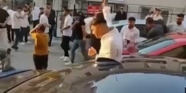 SAVAŞ DEĞİL DÜĞÜN... SOKAK ARASINDA TÜFEKLERLE ATEŞ AÇTILAR