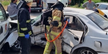 BURSA'DA TRAFİK KAZASI : 2 ÖLÜ 1 YARALI