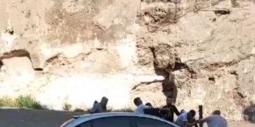 BURSA'DA PARK KAVGASINDA SİLAHLAR BÖYLE KONUŞTU: 3 YARALI