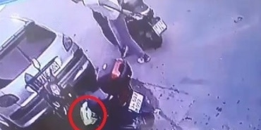 MOTOSİKLETLE GELİP MOTOSİKLET KASKI ÇALDILAR