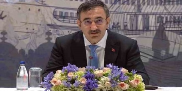 CUMHURBAŞKANI YARDIMCISI CEVDET YILMAZ: "EYLÜL AYINDA PAYLAŞACAĞIMIZ OVP'YE ÖZEL SEKTÖRÜN BEKLENTİLERİ YANSIYACAK" ''2023 YILINI GEÇTİĞİMİZ SENEYE GÖRE DAHA YÜKSEK SEVİYELERDE BİR İHRACAT RAKAMIYLA KAPATMAYI HEDEFLİYORUZ" ''TURİZMDE YİNE OLUMLU BİR YIL BEKLİYORUZ'' CUMHURBAŞKANI YARDIMCISI CEVDET YILMAZ İŞ DÜNYASIYLA BULUŞTU