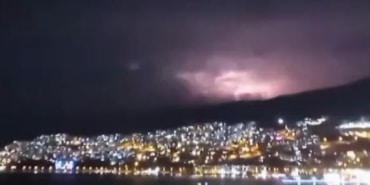 İSTANBUL'U AYDINLATAN ŞİMŞEKLER BURSA'DAN BİLE GÖRÜLDÜ