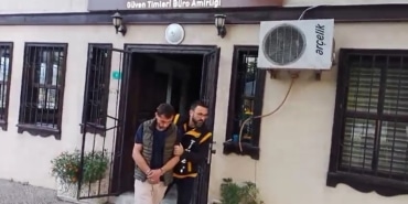 OTO FARESİ KAMERADA...BURSA POLİSİ O ŞÜPHELİYİ ADIM ADIM TAKİP ETTİ KENDİ ARACI GİBİ GELDİ, NE VARSA ALIP KAYIPLARA KARIŞTI