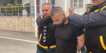 OTOMOBİLİNİN BAGAJINDA CESETLE YAKALANMIŞTI...BİR KİŞİYİ DAHA ÖLDÜRDÜĞÜ ORTAYA ÇIKTI EV ARKADAŞI VE ECZACI KALFASINI ÖLDÜREN SANIK HAKKINDA ÇİFTE MÜEBBET İSTENİYOR ZANLININ AKLİ DENGESİNİN YERİNDE OLUP OLMADIĞI TESPİT EDİLECEK
