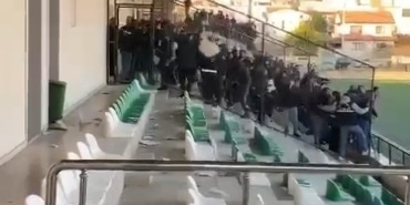 AMATÖR MAÇTA KOLTUKLAR HAVADA UÇUŞTU