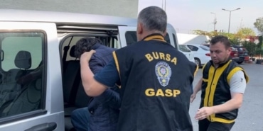 BURSA'DAKİ BİBER GAZLI SALDIRGANDAN "KEŞKE ZAMANI GERİ DÖNDÜREBİLSEM" BURSA'DA 10 YAŞINDAKİ ÇOCUĞUN GÖZÜNE BİBER GAZI SIKAN SALDIRGAN HAKİM KARŞISINA ÇIKTI