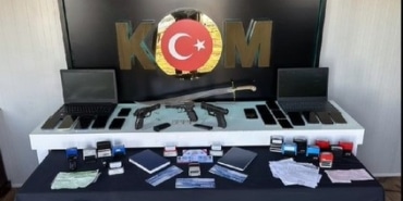 TEKSTİLCİLERDEN 33 MİLYONLUK VURGUN YAPAN DOLANDIRICILIK ŞEBEKESİ ÇÖKERTİLDİ DENİZLİ'DE MİLYONLUK VURGUN YAPAN 12 KİŞİLİK ÇETE ÇÖKERİLDİ