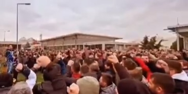 TOPLU SÖZLEŞMEDE ANLAŞMA ÇIKMADI, İŞÇİLER İSYAN ETTİ TOFAŞ, BOSCH, KARSAN VE PRYSMİAN GİBİ DEV FABRİKALARDA İŞÇİLER GREVE GİDİYOR