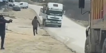 BURSA'DA FRENİ BOŞALAN KAMYON BÖYLE HAREKETE GEÇTİ, FACİADAN DÖNÜLDÜ