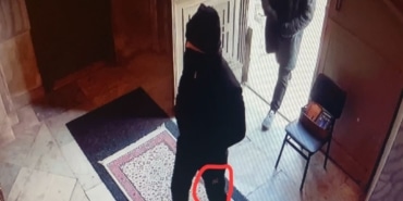 KİLİSE SALDIRGANLARININ EMNİYETTEKİ GÖRÜNTÜLERİ PAYLAŞILDI SALDIRGANLARDAN BİRİNİN OLAYDAN SONRA SAKALLARINI KESTİĞİ ÖĞRENİLDİ