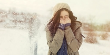 cheerful-young-couple-playing-snowballs_158595-978