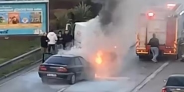BURSA'DA SEYİR HALİNDEKİ OTOMOBİL ALEV ALEV YANDI