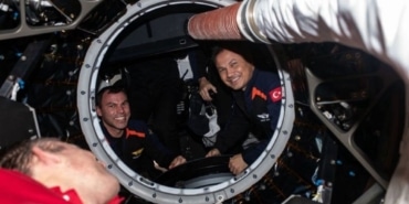 TÜRKİYE'NİN İLK ASTRONOTU GEZERAVCI KENETLENME SONRASI ÇEKİLEN FOTOĞRAF PAYLAŞTI