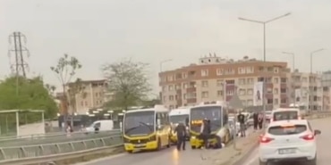 MİNİBÜS ŞOFÖRLERİNİN YUMRUKLU SOPALI KAVGASI KAMERADA