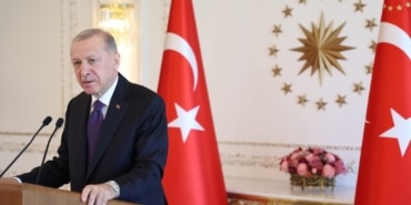 CUMHURBAŞKANI ERDOĞAN: "19 MAYIS TESLİMİYETE KARŞI MİLLETİMİZİN HÜR VE BAĞIMSIZ YAŞAMA KARARLILIĞININ SEMBOLÜDÜR" CUMHURBAŞKANI ERDOĞAN, 19 MAYIS ATATÜRK'Ü ANMA, GENÇLİK VE SPOR BAYRAMI'NDA MİLLİ SPORCULARI VE GENÇLERİ KABUL ETTİ