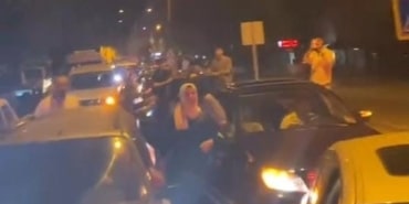 İNEGÖL'DE YOLU KAPATIP ÇİFTETELLİ OYNADILAR