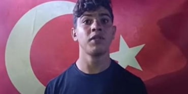 1727120-turk-bayragina-saldiran-kisi-yakalandi-668809770f772