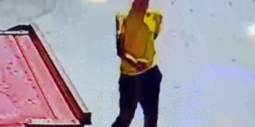 OTO FARESİNİ GİYDİĞİ SARI TİŞÖRT ELE VERDİ