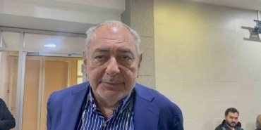 REHA MUHTAR, ESKİ EŞİ DENİZ UĞUR’UN YARGILANDIĞI DAVADA KONUŞTU: “AMACI BABAYI KÖTÜ GÖSTERMEKTİR”