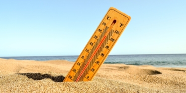 closeup-shot-thermometer-beach-sand-2-1-2-1