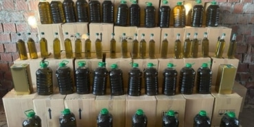 İSTANBUL'A SAHTE ZEYTİNYAĞI SEVKİYATINA JANDARMA ENGELİ AYDIN'DA 3 BİN LİTRE SAHTE ZEYTİNYAĞI YAKALANDI