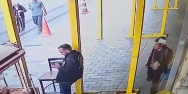 İSTİKLAL CADDESİ'NDE POLİSE BIÇAKLI SALDIRI