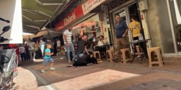 MANİSA'DA SOKAK ORTASINDA DARP EDİLMİŞTİ, SANIK TAHLİYE EDİLDİ MANİSA'NIN AKHİSAR İLÇESİNDE SOKAK ORTASINDA DARP EDİLEN KADININ KORKULARI YENİDEN BAŞLIYOR