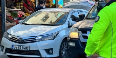 ÜSKÜDAR'DA POLİSE ÇEKİÇLE SALDIRDILAR: 3 YARALI