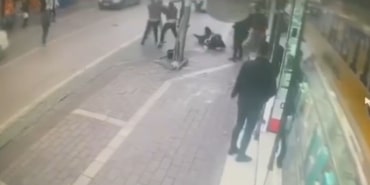 ALACAK-VERECEK KAVGASINDA YUMRUKLAR HAVADA UÇUŞTU