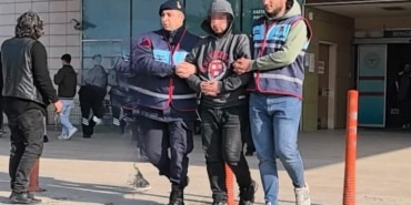 ARKADAŞINI BIÇAKLAYAN, KAÇARKEN DİĞER ARKADAŞININ ÖLÜMÜNE SEBEP OLAN ZANLI ADLİYEYE SEVK EDİLDİ