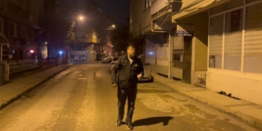 UYGULAMA NOKTASINI GÖRÜNCE PARK ETTİ: ALKOLLÜ SÜRÜCÜNÜN İLGİNÇ DİYALOGLARI KAMERADA TRAFİK POLİSİ "SİZ BURAYA SEYİR HALİNDE GELMEDİNİZ Mİ" DEDİ, ALKOLLÜ SÜRÜCÜ "ARACIM STOP HALİNDE GELDİM" CEVABINI VERDİ "AÇ KAMERAYI, MAHKEMEDE GÖRÜŞECEĞİZ"