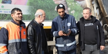 ÇÖPTE BULDUĞU PARA DOLU CÜZDANI SAHİBİNE TESLİM ETTİ MUDANYA BELEDİYESİ TEMİZLİK İŞÇİSİNDEN ÖRNEK DAVRANIŞ