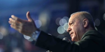 CUMHURBAŞKANI ERDOĞAN: "TERÖRÜN, ŞİDDETİN, SİLAHIN KARANLIK GÖLGESİNİN ÜLKEMİZİN VE BÖLGEMİZİN ÜZERİNDEN TAMAMEN ÇEKİLECEĞİ GÜNLER İNŞALLAH ÇOK YAKINDIR" CUMHURBAŞKANI RECEP TAYYİP ERDOĞAN, AK PARTİ 8'İNCİ OLAĞAN BÜYÜK KONGRESİ'NDE KONUŞTU: "DÜNYANIN EN BÜYÜK İLK 5 SİYASİ KURULUŞUNDA YER ALMA BAŞARIMIZA KAYNAĞI BELİRSİZ BALYA BALYA PARALARDAN KULELER YAPARAK ULAŞMADIK" "OLAĞAN KONGREMİZ SÜRECİNDE İL BAŞKANLARIMIZIN DÖRTTE ÜÇÜNÜ, İLÇE BAŞKANLARIMIZIN ÜÇTE İKİYE YAKININI DEĞİŞTİRDİK" "KENDİ BAŞARISIZLIKLARININ FATURASINI SEÇMENE KESEN KİBİRLİ SİYASETİ HİÇBİR ZAMAN KAPIMIZA YAKLAŞTIRMADIK" "TÜRKİYE'YE AĞIR BEDELLER ÖDETEN BU SÖMÜRÜ DÜZENİNE SON VERDİK" "HAKİKATLE İLİŞKİSİ HER GEÇEN GÜN DAHA DA KOPAN BİR MUHALEFET SORUNUMUZ VARDIR"