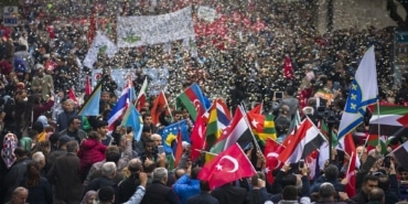 OSMANGAZİ HAN'I ANMA ETKİNLİKLERİ DEVLET TÖRENİ KAPSAMINA ALISIN... BURSA'NIN FETHİ'NİN 700. YILI ECDADA YAKIŞIR ŞEKİLDE KUTLANMALI