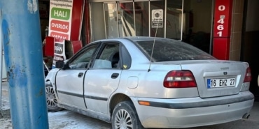 KONTROLDEN ÇIKAN OTOMOBİL İŞ YERİNE DALDI