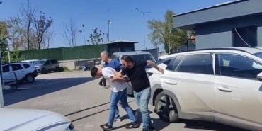 BURSA'DA KUYUMCU SOYMAK İÇİN SİLAH ÇEKİP ATEŞ AÇAN ŞÜPHELİ VE ARKADAŞLARI YAKALANDI