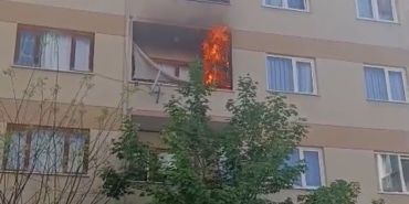 YANIK UNUTULAN SİGARA BALKONU KÜLE ÇEVİRDİ