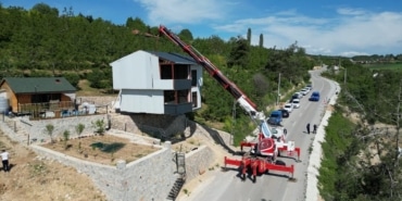 EVİ YIKIMDAN VİNÇLE KURTARAN KİŞİ KONUŞTU