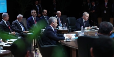 CUMHURBAŞKANI ERDOĞAN'DAN TÜRK DEVLETLERİ TEŞKİLATI ZİRVESİ'NDE KKTC İÇİN ÖZEL ÇAĞRI CUMHURBAŞKANI RECEP TAYYİP ERDOĞAN: "UZAK OLMAYAN BİR GELECEKTE KKTC'Yİ TEŞKİLATIMIZA TAM ÜYE OLARAK KABUL EDECEĞİMİZ GÜNLERİ HEP BİRLİKTE GÖRMEYİ ÜMİT EDİYORUM" "ALİYEV'İN BÖLGEYE BARIŞI GETİREN LİDER OLARAK TARİHE GEÇECEĞİNDEN EMİNİM" "MODERN ZAMANLARIN EN ŞİDDETLİ İNSANİ FELAKETİNİN YAŞANDIĞI GAZZE'DE SİVİL HALK ADETA CEHENNEMİ YAŞIYOR"