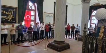 ŞEHİT PADİŞAH BURSA'DAKİ KABRİ BAŞINDA ANILDI