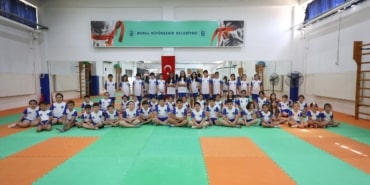 BÜYÜKŞEHİR YAZ SPOR OKULLARI'NDA EĞİTİMLER BAŞLADI