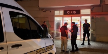 MARKETTE DEHŞET SAÇTI, 2 SAAT SONRA ORMANDA YAKALANDI BURSA POLİSİ BİR KADIN VE ÇOCUĞUN SİLAHLA YARALANMASINA NEDEN OLAN SALDIRGANI YAKALADI