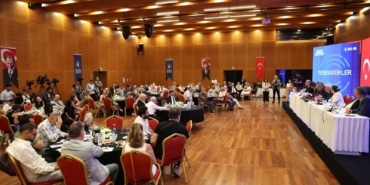 "GÜLÜP GEÇİYORUM. KAMU VE VATANDAŞIMIZIN MENFAATİ DIŞINDA HİÇ BİR İŞE İMZA ATMADIK. BİZ NE YAPTIĞIMIZI BİLİYORUZ"