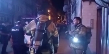BURSA'DA GECE YARISI MAHALLEYİ AYAĞA KALDIRAN YANGIN