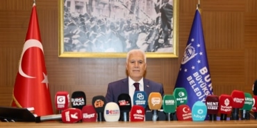 BURSA'DA BÜYÜKŞEHİR BELEDİYESİ'NDEN TOPLU ULAŞIMA 380 MİLYON LİRALIK DESTEK BURSA BÜYÜKŞEHİR BELEDİYE BAŞKANI BOZBEY: "BİRİNCİ ÖNCELİĞİMİZ, KURUMLARI SÜRDÜRÜLEBİLİR KILMAKTIR" " BURULAŞ'A, BELEDİYE BÜTÇESİNDEN ZAMLARLA BİRLİKTE 380 MİLYON LİRA AKTARDIK. YİNE 150 MİLYON LİRA DA BUSKİ'YE AKTARDIK"