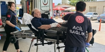BURSA'DA BİR İŞÇİ ELİNİ MOTORLU TESTEREYE KAPTIRDI
