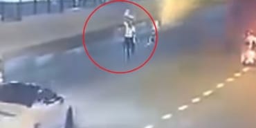 POLİSTEN FİLMLERİ ARATMAYAN MÜDAHALE KAÇAN ARACI DUBAYLA DURDURMAYA ÇALIŞTI